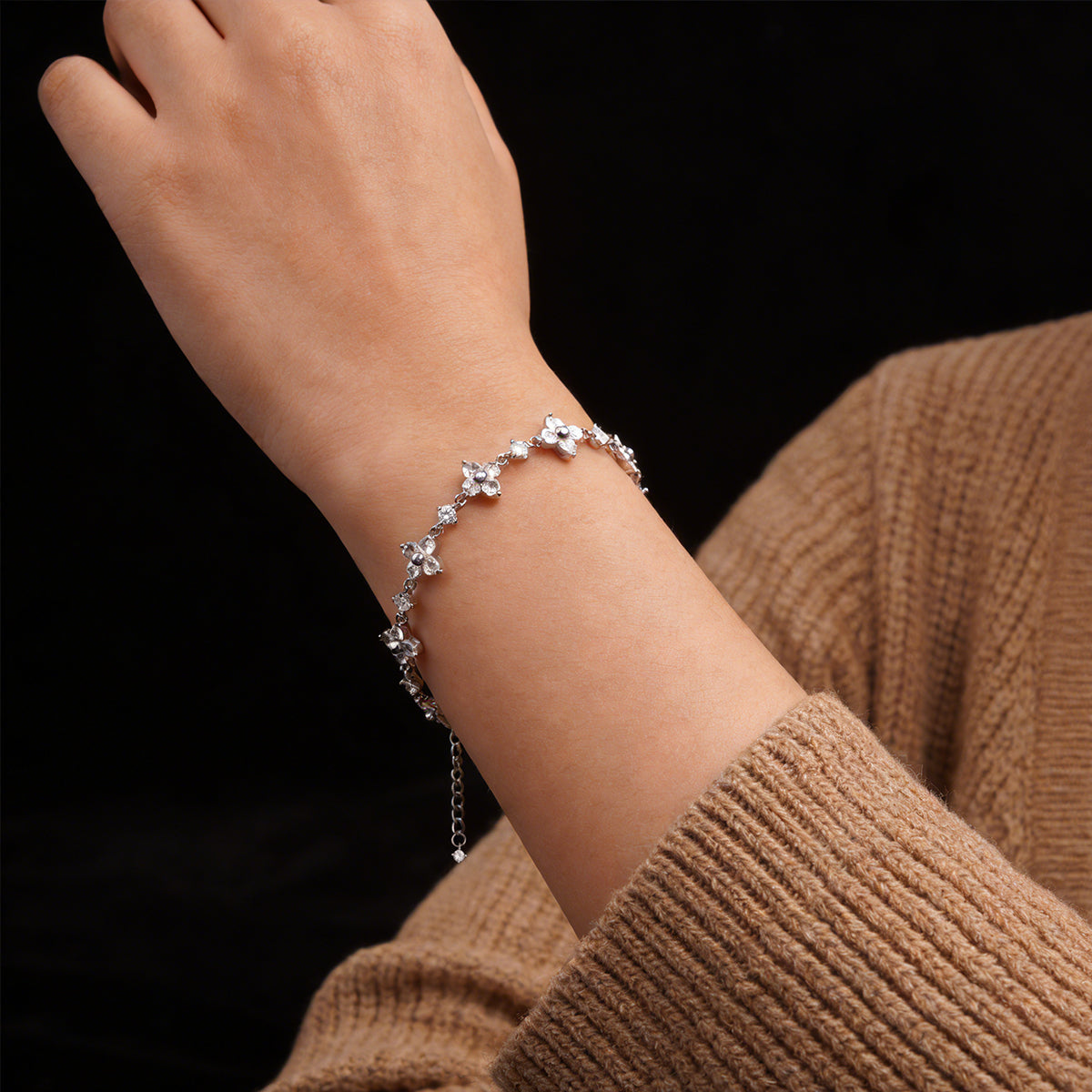 Dainty Four-Leaf Clover Cubic Zirconia Bracelet - Silver Plated Floral Chain